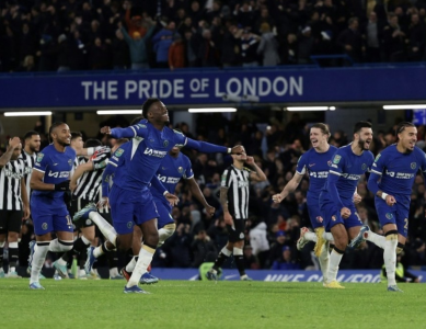 Chelsea back from brink to reach League Cup semis